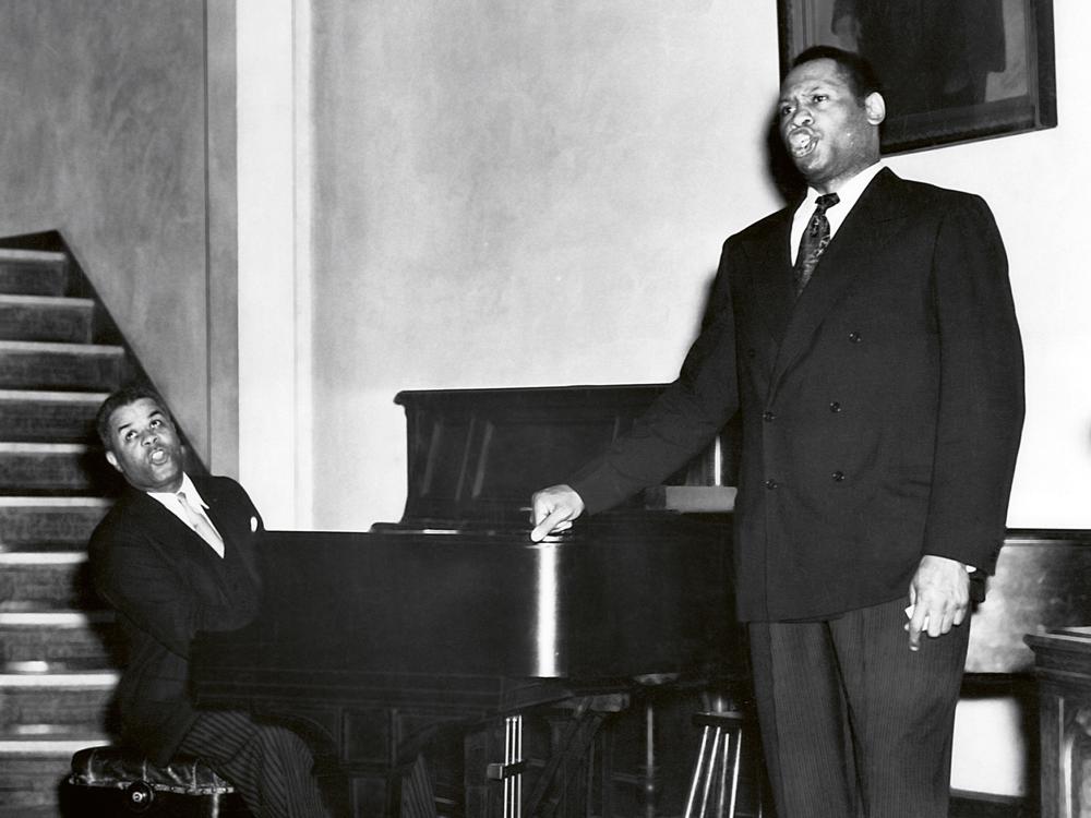  Lawrence Brown, left, and Paul Robeson, right, performing at Mother A.M.E. Zion Church, Harlem, New York, 1941.