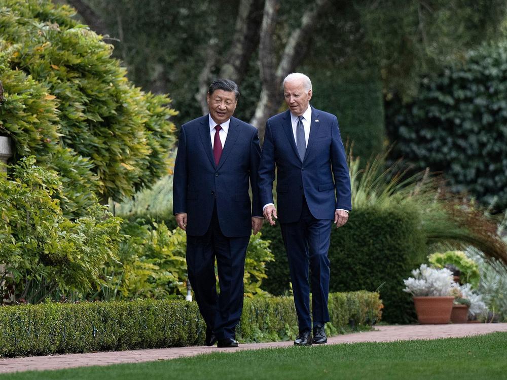  US President Joe Biden (R) and Chinese President Xi Jinping walk together after a meeting in California last November.  White House officials say that meeting has led to better cooperation on fentanyl interdiction, but some experts are skeptical.