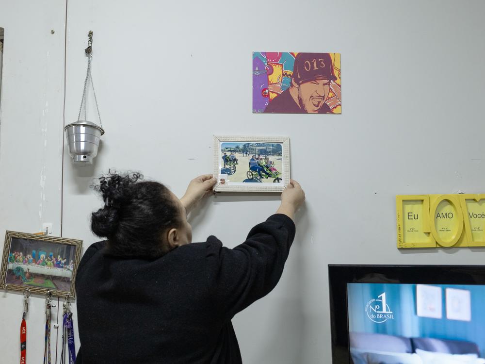Érica Lacerda de Souza hangs on the wall of her house the only picture she has of her family — taken during a walk in Villa Lobos Park in an upscale area of the city. All the other pictures she had of her family were lost when they lost their home.