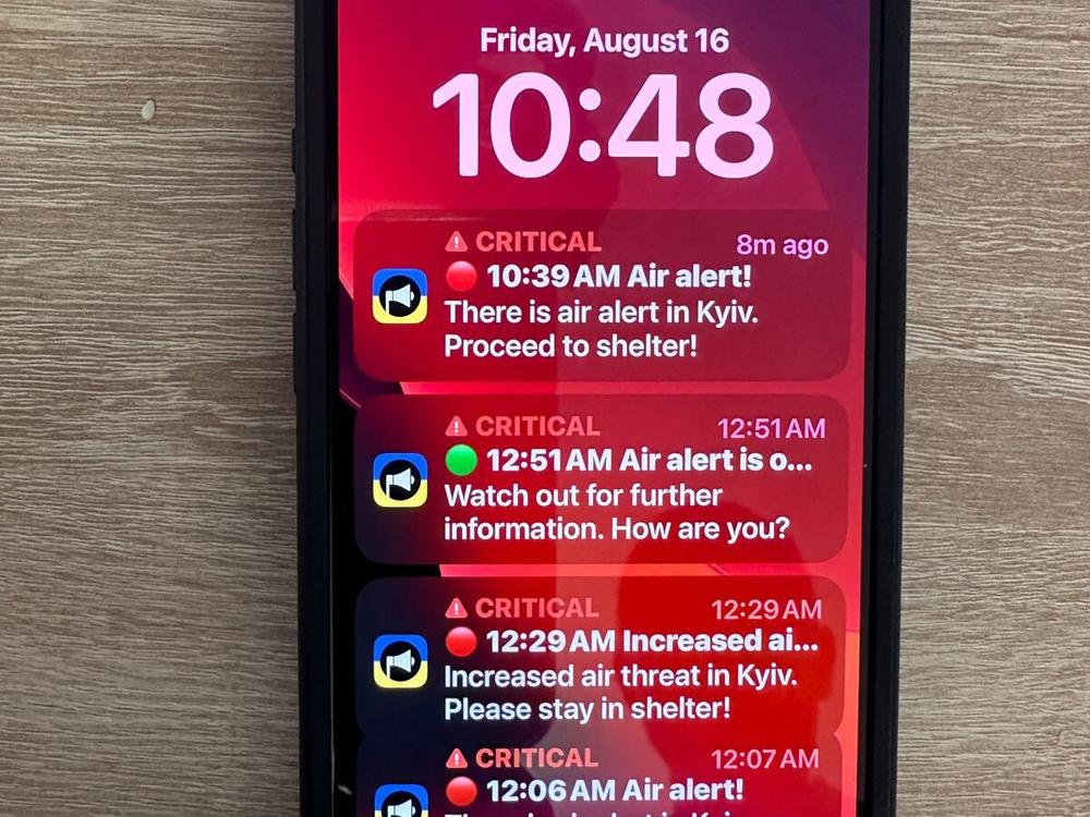  A Ukrainian government app provides regular updates on Russian air raids. 