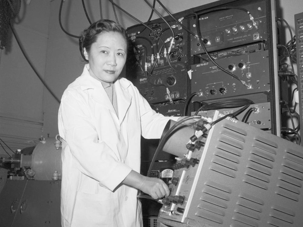 Physics professor Chien-Shiung Wu in a laboratory at Columbia University in 1958. Wu became the first woman to win the Research Corporation Award after providing the first experimental proof, along with scientists from the National Bureau of Standards, that the principle of parity conservation does not hold in weak subatomic interactions.