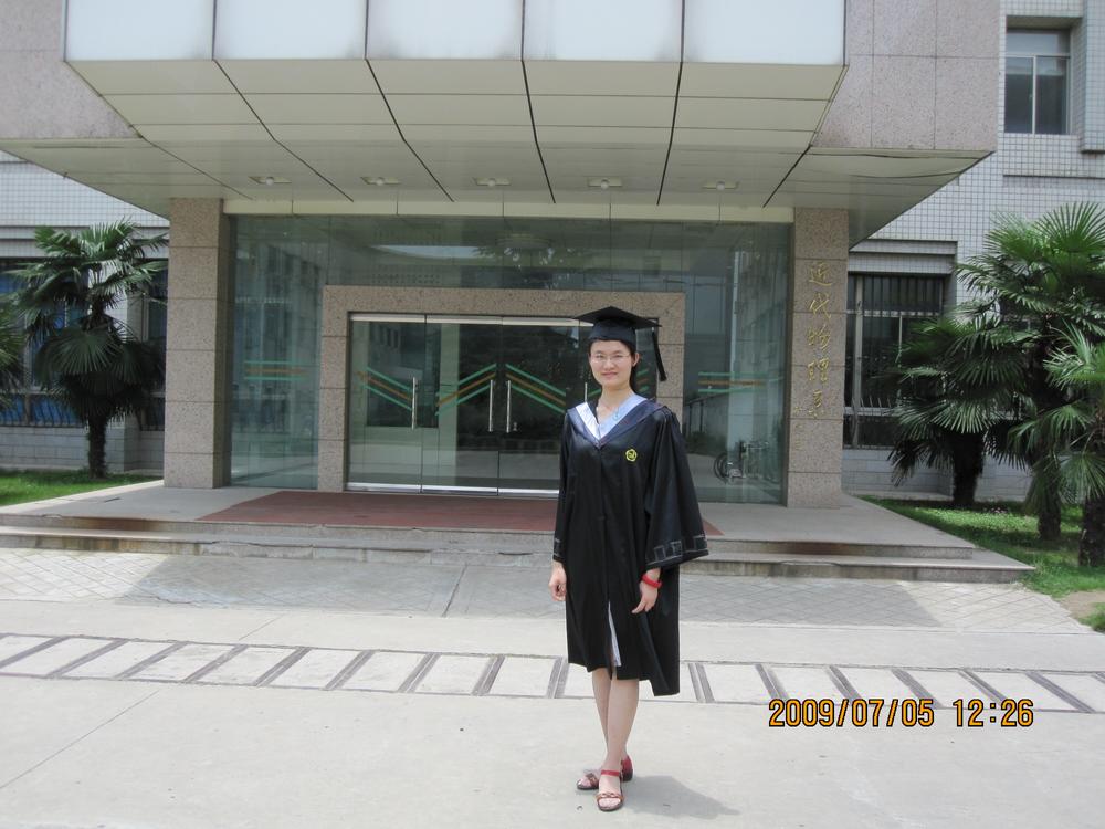 Yangyang Cheng graduated from the University of Science and Technology of China's Special Class for the Gifted Young in 2009, where she majored in physics.