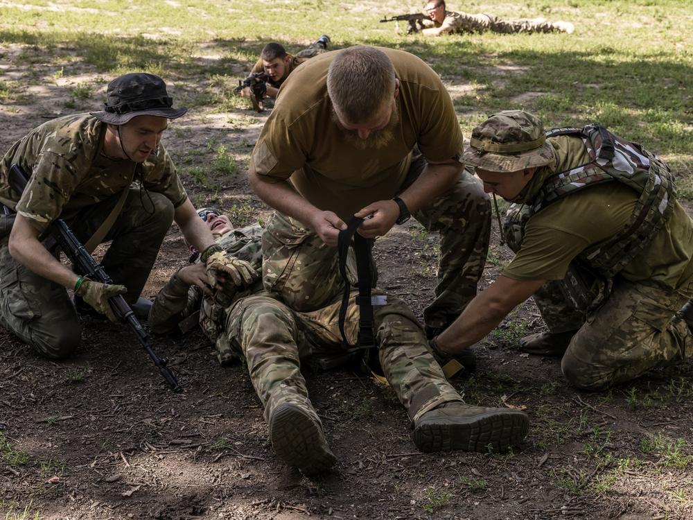 Ukrainians train to provide medical aid in the battlefield during 