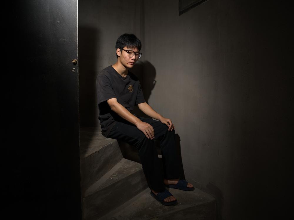 高鹏今年20岁，据他的母亲刘风岭说，这场疑似骗局给他留下了创伤，使他变得不信任他人且容易发怒。图中是2024年1月29日的高鹏，拍摄于曼谷。