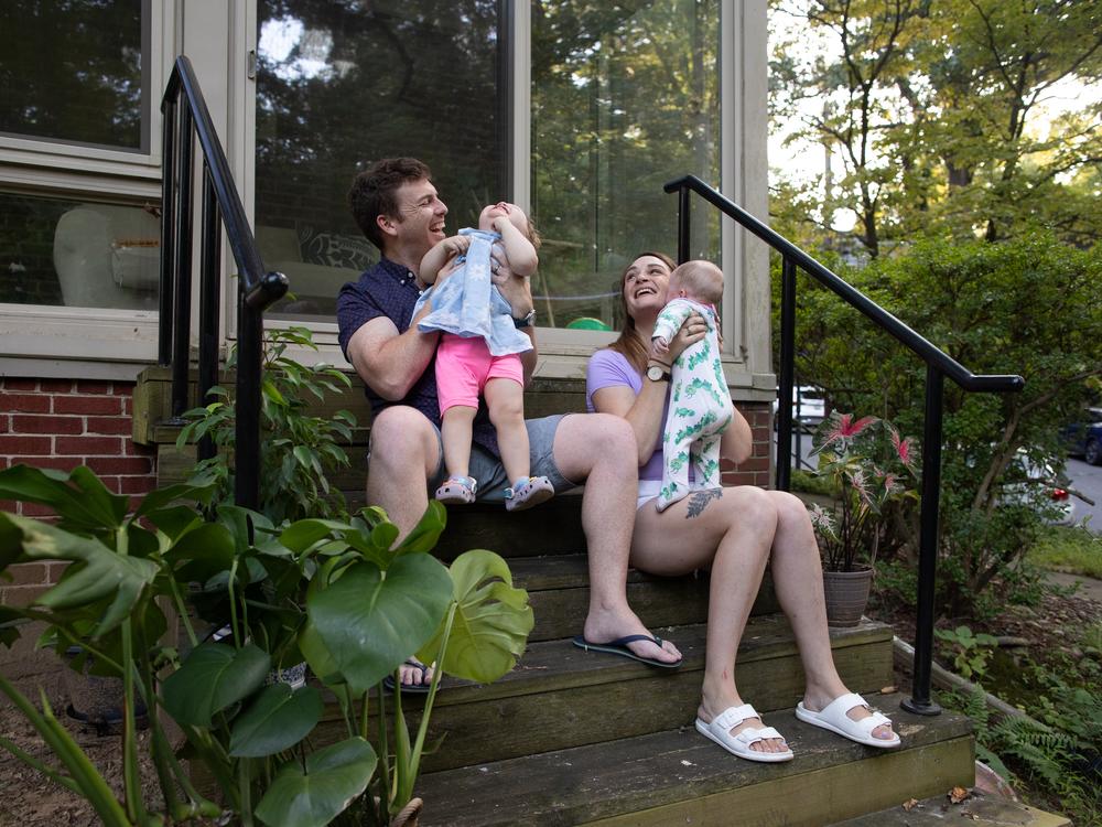 Micaeli and Gerhard du Plessis sometimes use a grocery delivery service, as well as prepackaged meal kits, and they get takeout delivered to their suburban Washington, D.C., home about once a week. With two full-time jobs and two children, it makes time-saving sense. But they've wondered how it affects their carbon footprint. <br>
