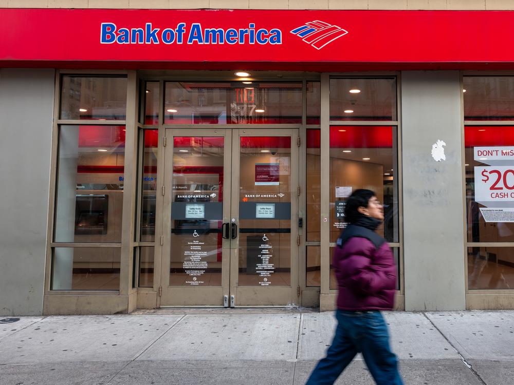 A Bank of America branch in Manhattan. The country's second-largest bank is increasing the wages of its lowest-paid workers, who will start earning at least $24 per hour in October. (Photo by Spencer Platt/Getty Images)