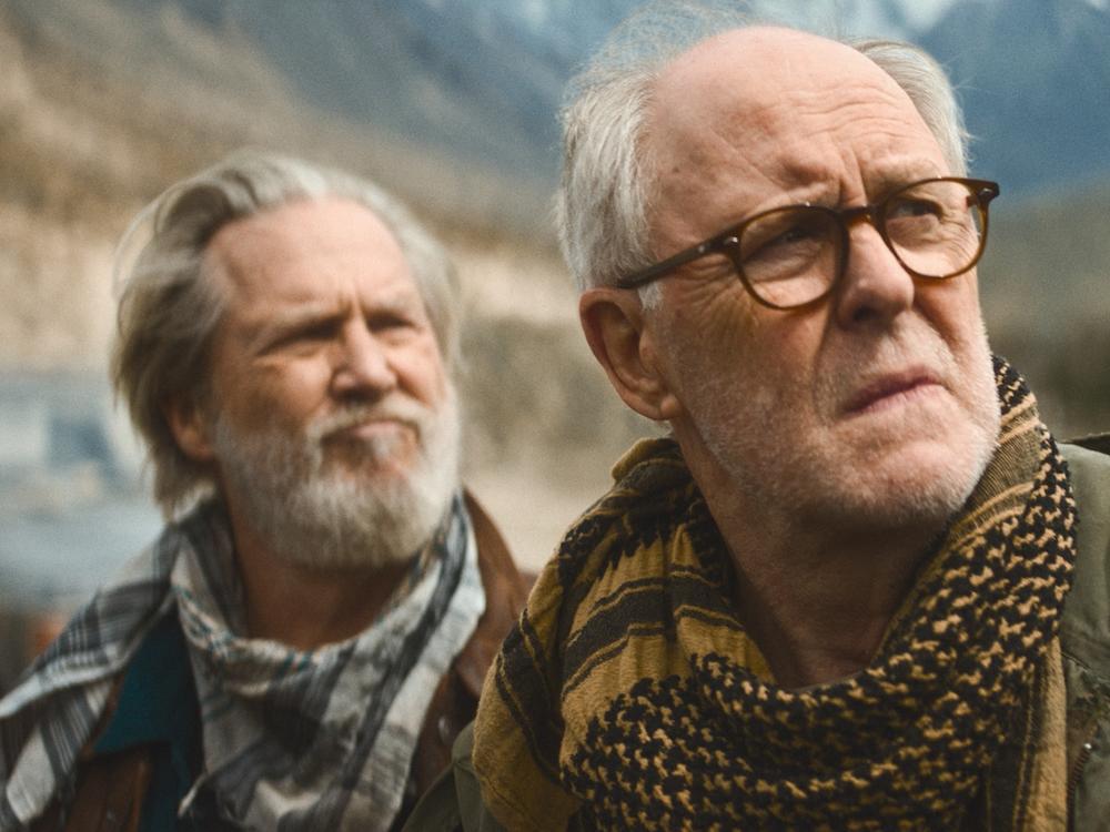 In <em>The Old Man</em>, Jeff Bridges plays Dan Chase and John Lithgow plays Harold Harper.