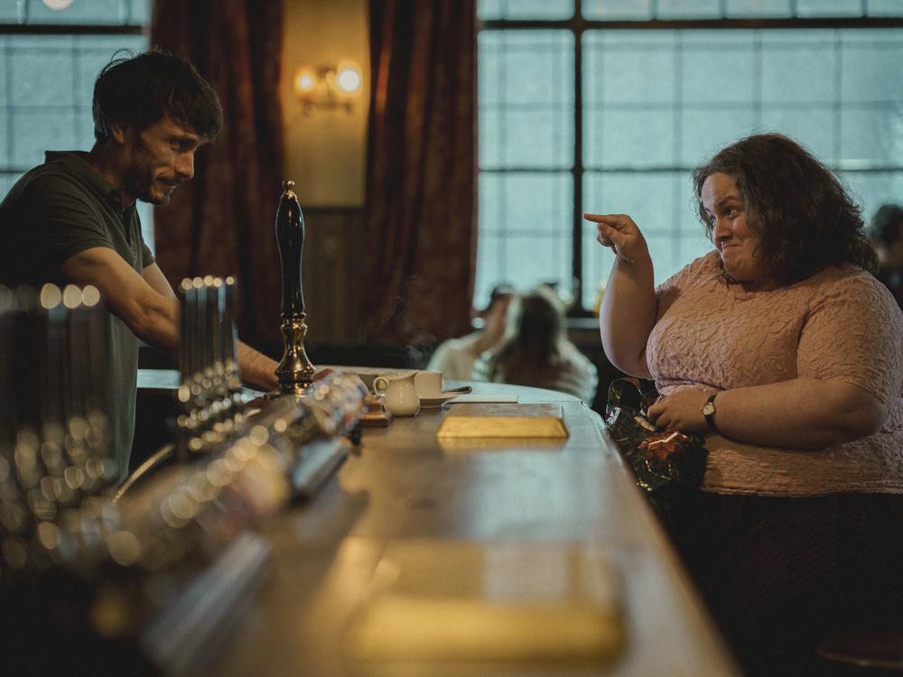  Richard Gadd as Donny Dunn (left) and Jessica Gunning as Martha (right) in Netflix's <em>Baby Reindeer. </em>