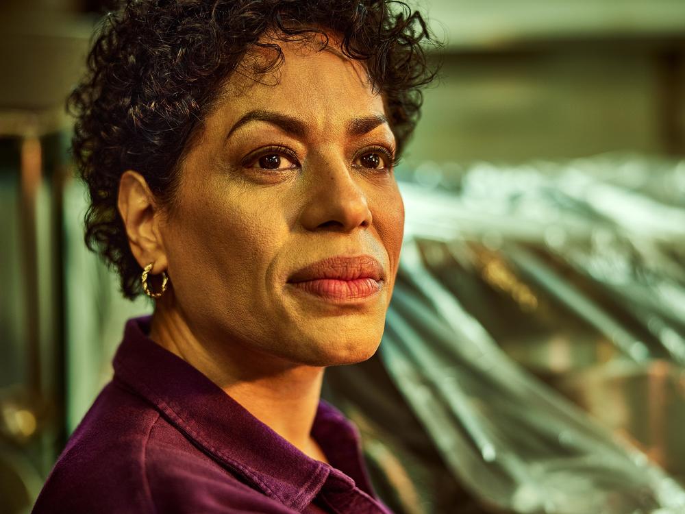 Liza Colón-Zayas as Tina in <em>The Bear.</em>