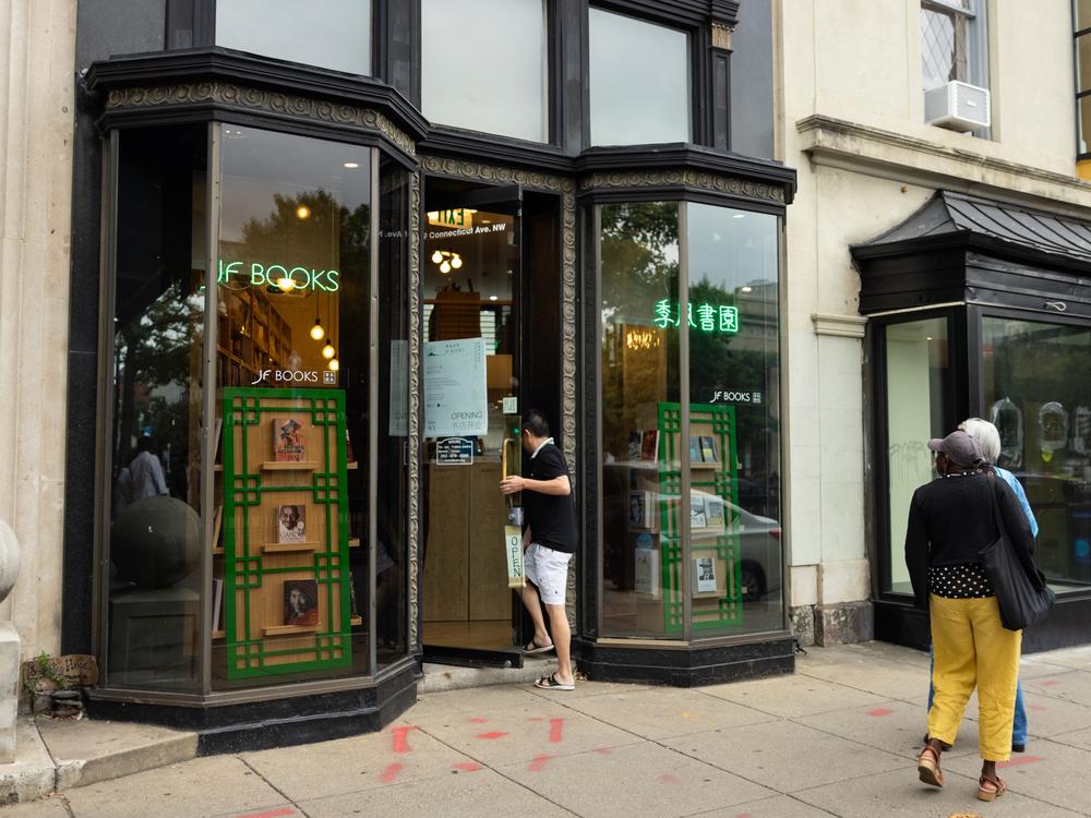 Yu hopes his new shop will inspire readers to explore books in English that introduce Chinese traditions, politics, and daily life, helping them better understand the lives of ordinary people.