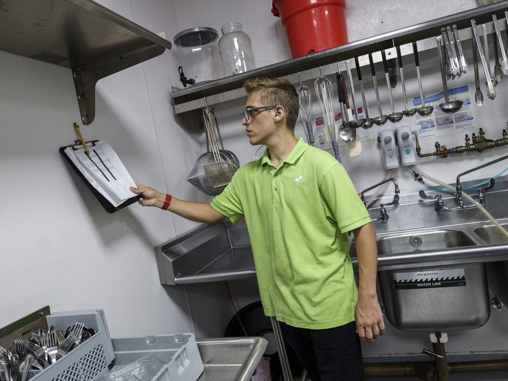 August 22, 2024, Natick, MA.<br />
Jason Mazzola works as a dishwasher at The Residence at Natick South. 