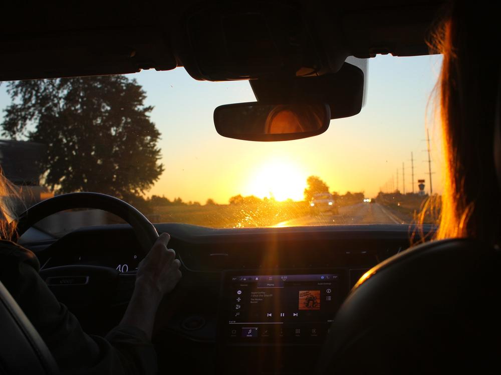 To arrive on time for an 11 a.m. appointment in Minneapolis, Veronica and her mom leave Iowa just after dawn. An estimated 110,000 transgender teenagers live in states with health care bans in effect.
