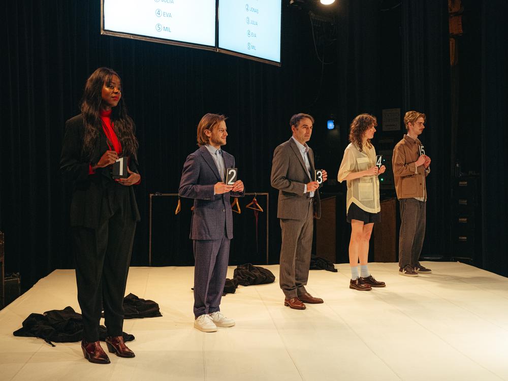 In <em>Fight Night,</em> audiences are given a device which lets them vote multiple times.