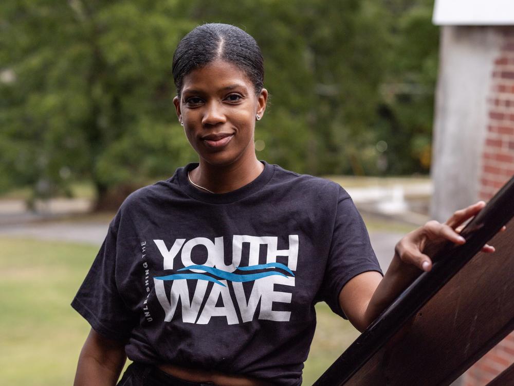 Aunna Dennis says she wants to 