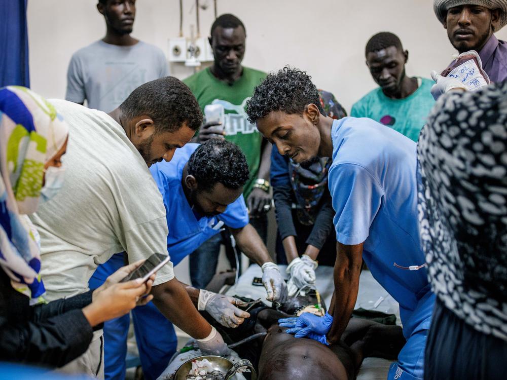 Doctors attempt to resuscitate a victim of shelling at the Al Nao Hospital in Omdurman, Republic of the Sudan on September 5. The victim was later pronounced dead.