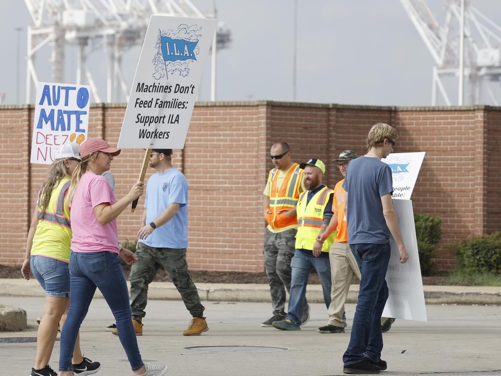 Members of the International Longshoremen’s Association picket outside of an entrance to the Dundalk Marine Terminal in the Port of Baltimore on Oct. 3.