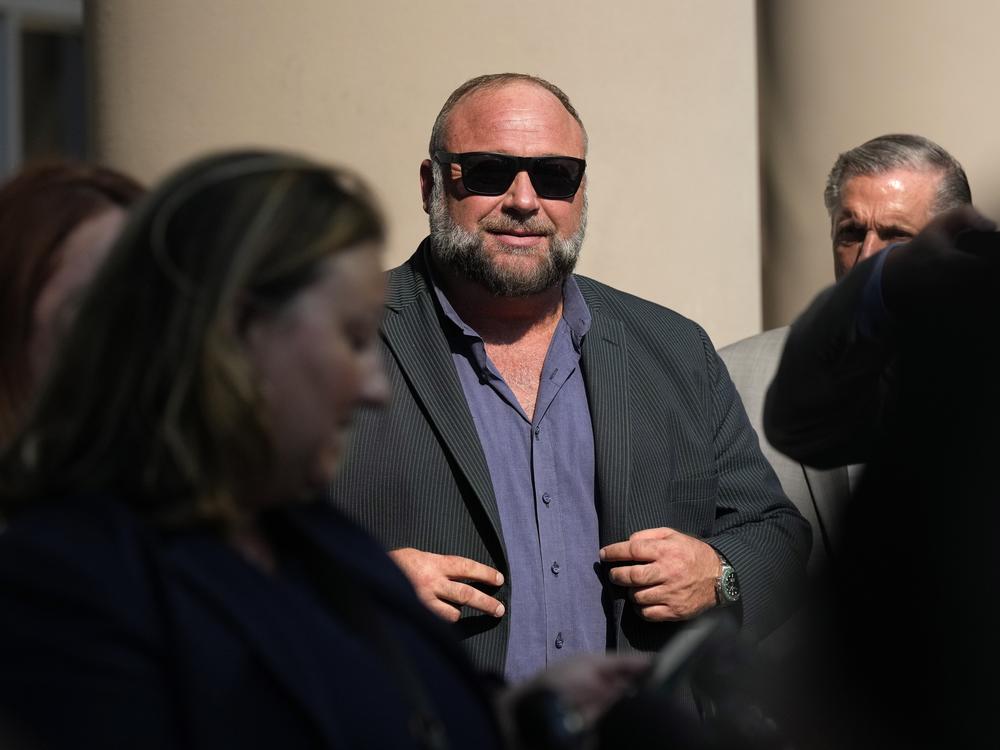 Right-wing conspiracy theorist Alex Jones stands outside the federal courthouse after a June bankruptcy hearing in Houston.