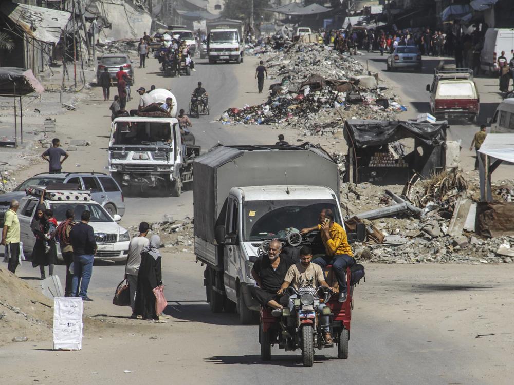 Palestinians evacuate the Jabalia refugee camp and the Sheikh Radwan and Abu Iskandar neighborhoods in the northern Gaza Strip on Saturday.