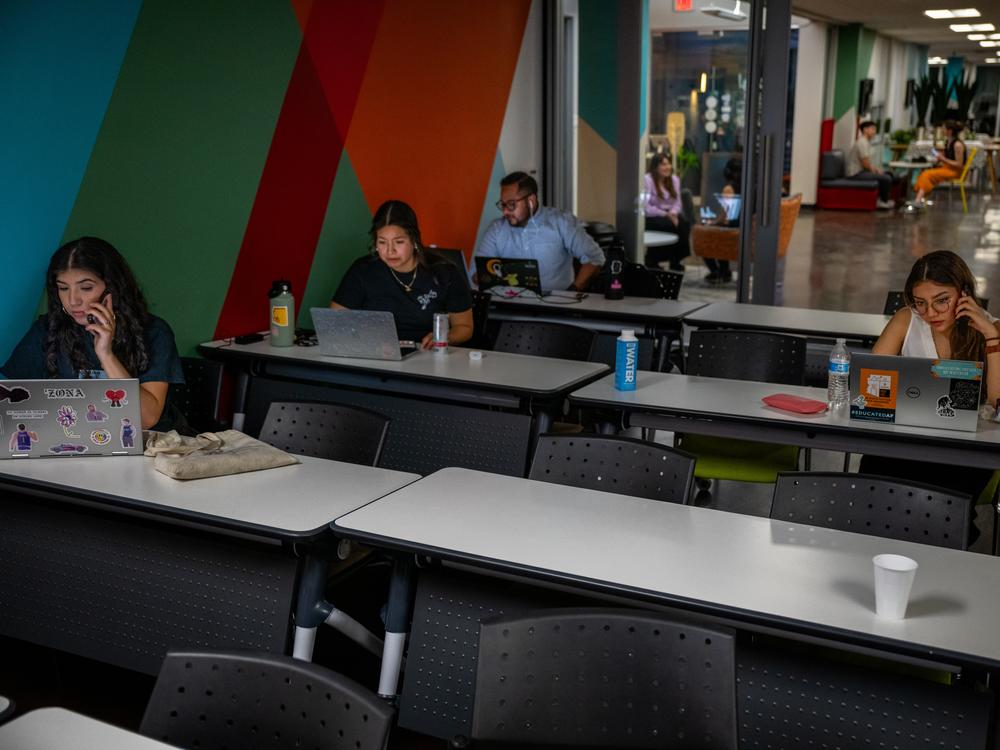 Aliento host a phone banking event in Phoenix on Oct. 7.