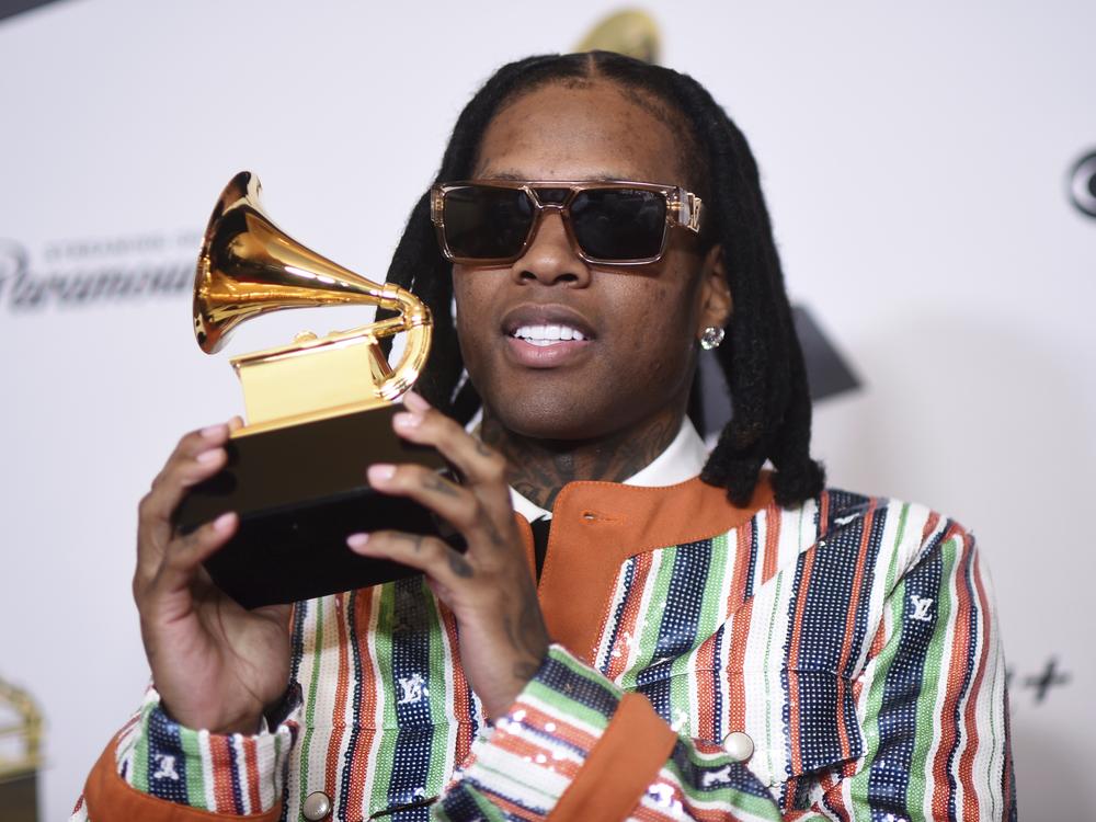 Lil Durk poses in the press room with the award for best melodic rap performance for 