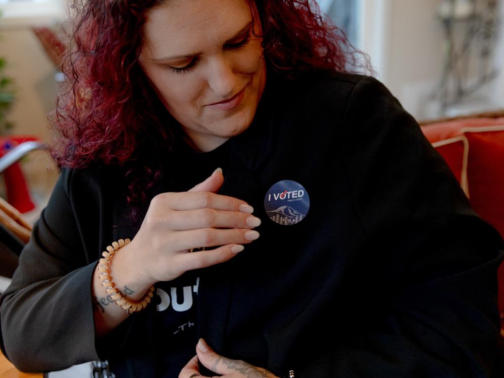 After finishing her degree Elizabeth Shatswell, 40, now serves as a correctional education manager at JSTOR, where she works to increase academic resources in prisons.