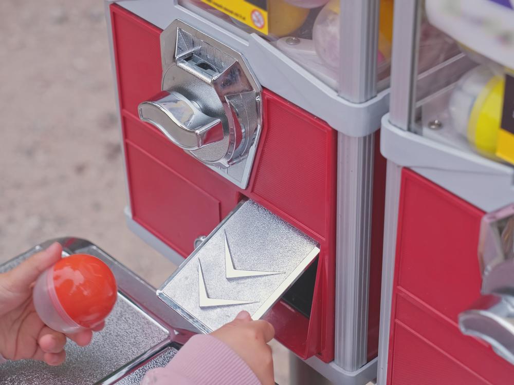 Scientists used a gumball machine filled with toys to test how toddlers learned when they thought something was impossible or just improbable.