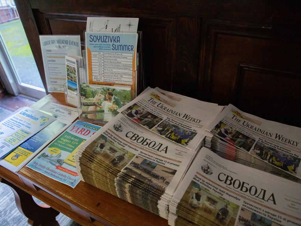Stacks of the UNA’s newspaper, <em>The Ukrainian Weekly</em>, or <em>Svoboda</em> in Ukrainian, sit for the taking in the Main House next to Soyuzivka’s event calendars.