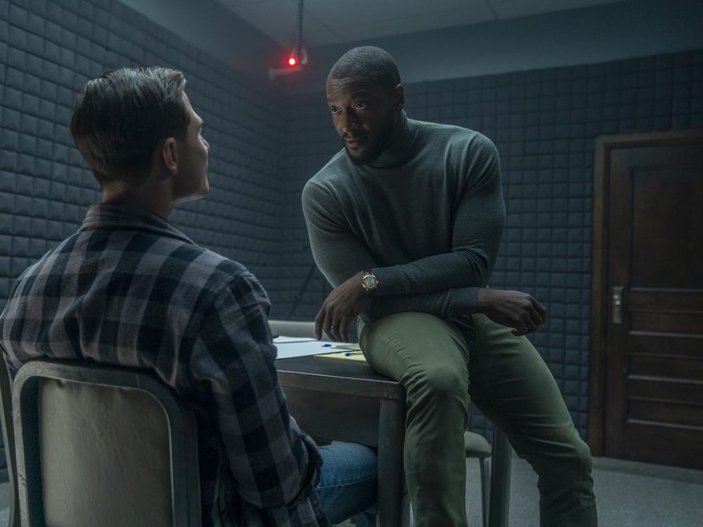 Aldis Hodge as Alex Cross.