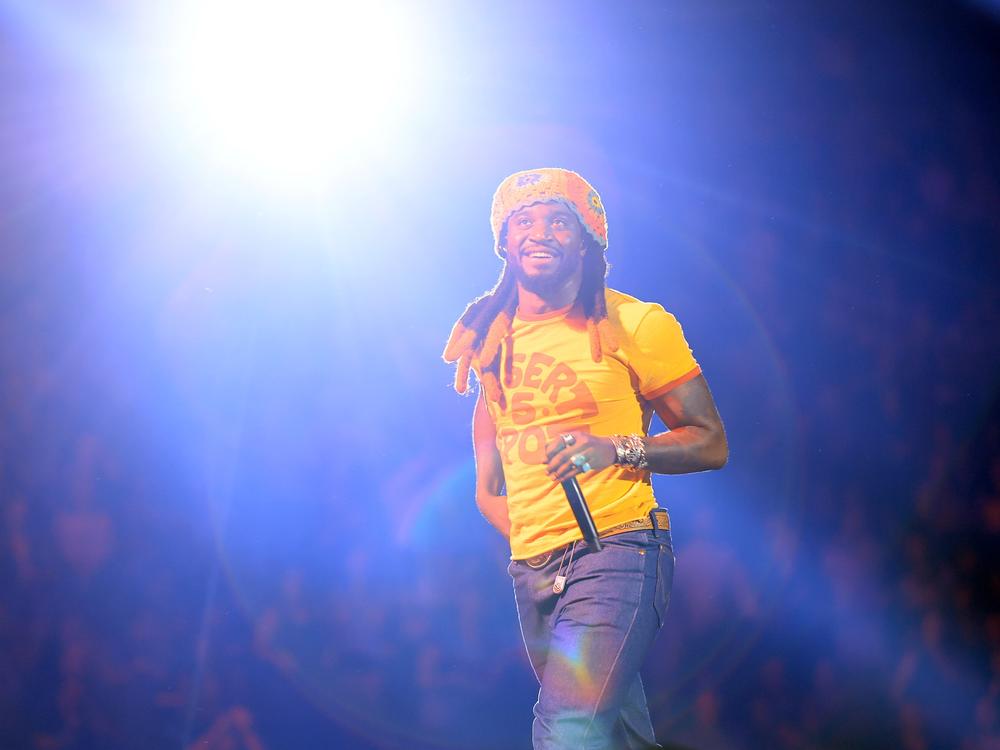 Shaboozey, seen here performing in Las Vegas on Sept. 20, now holds the record for the longest-running No. 1 song on <em>Billboard</em>'s Hot 100 chart in the 2020s. His 