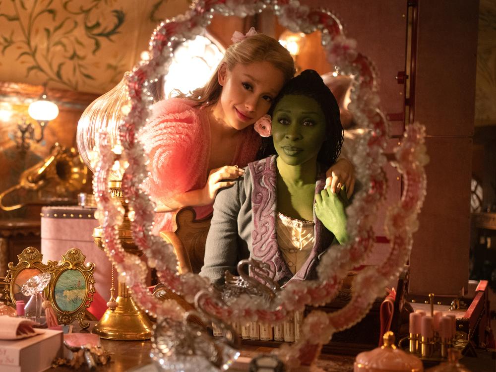 Galinda (Ariana Grande) and Elphaba (Cynthia Erivo) are opposites in every way, forced to room together at Shiz University.