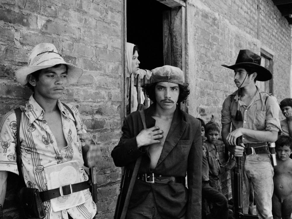 Guerrillas from the Ejército Revolucionario del Pueblo, ERP, speak with local residents of San Agustín, Usulután department, July 5, 1983. (Photo by Robert Nickelsberg/Getty Images)