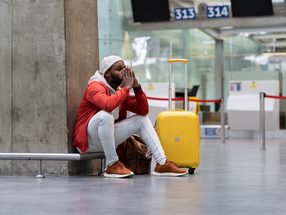 If holiday air travel makes your palms sweat and your heart race, there are science-backed coping mechanisms that can help you manage the stress.