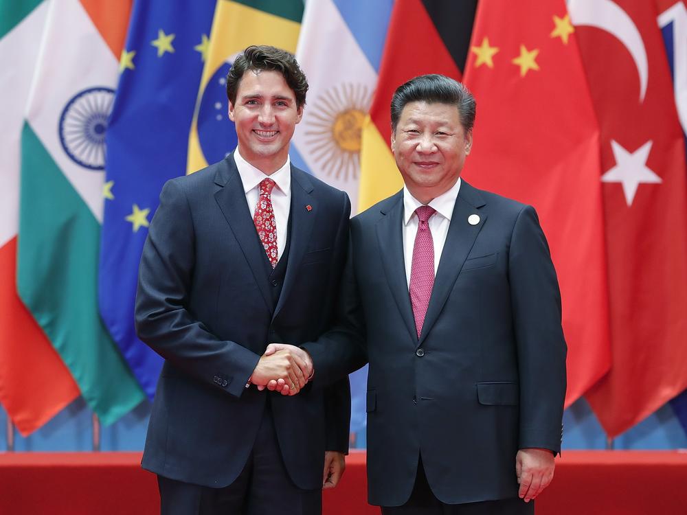 Chinese President Xi Jinping (right) shakes hands with Canadian Prime Minister Justin Trudeau at the G20 Summit in Hangzhou, China, on Sept. 4, 2016.