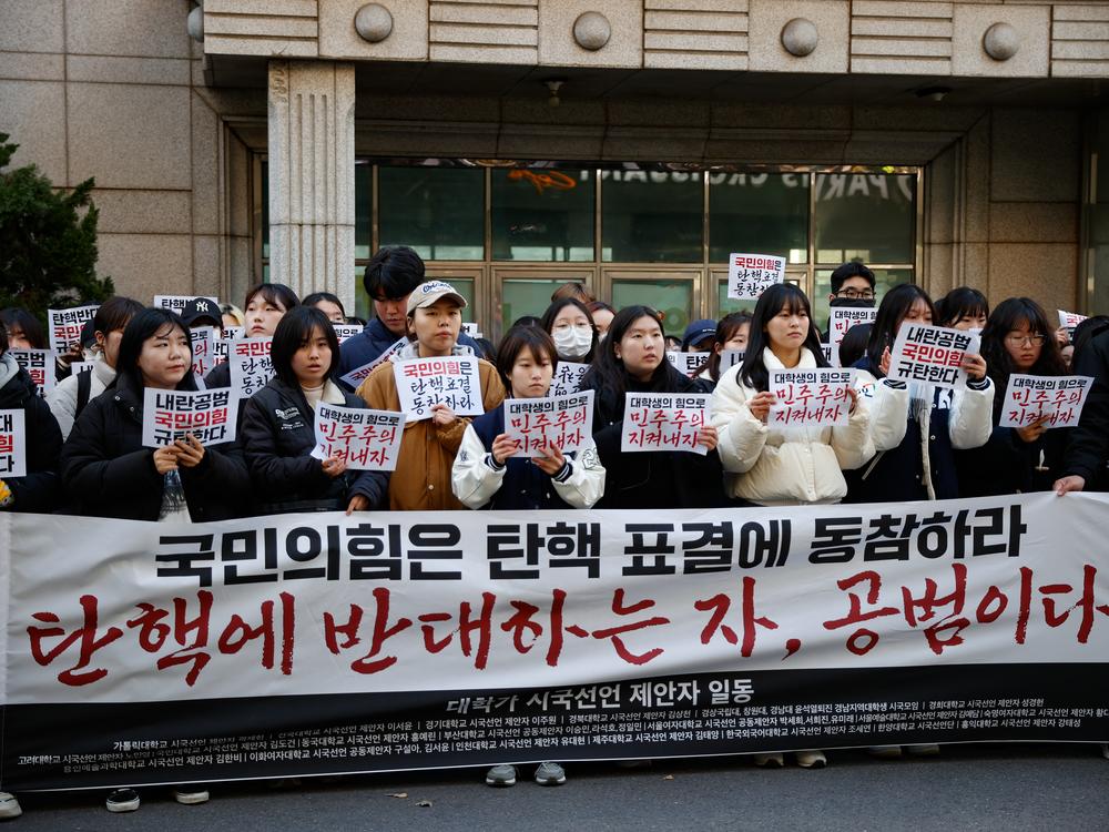 University students demonstrate at President Yoon Suk Yeol's People Power Party headquarters in Seoul on Friday. The banner reads, 