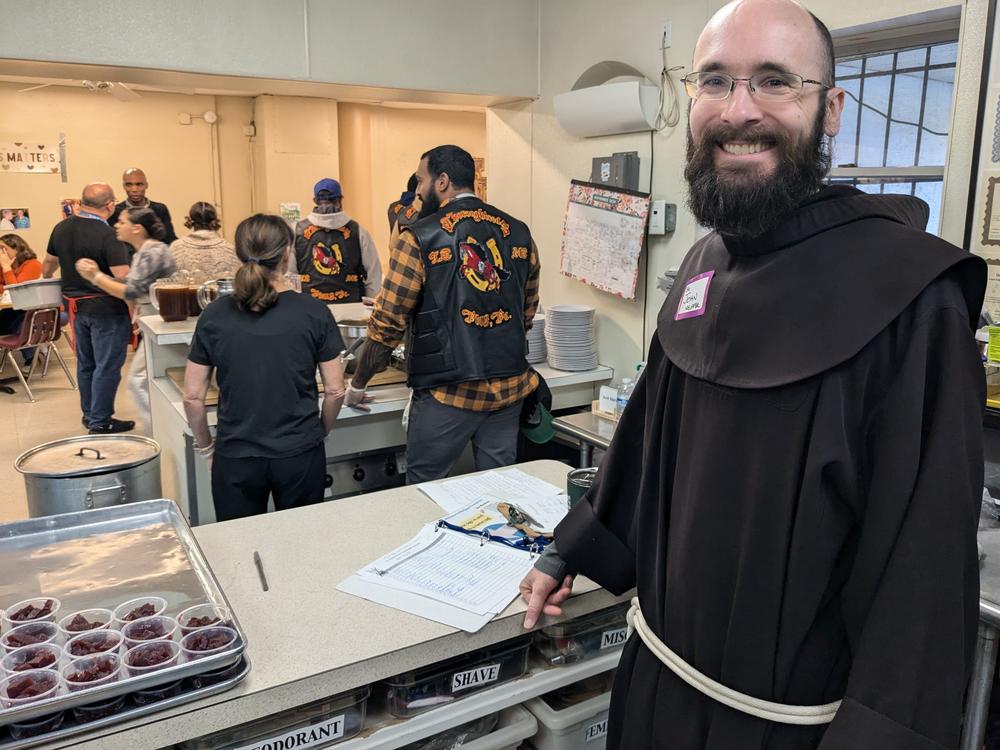 Brother John Neuffer of St Francis Ministries, with members of the Thoroughbreds Law Enforcement Motorcycle Club and other volunteers serving a Thanksgiving meal.