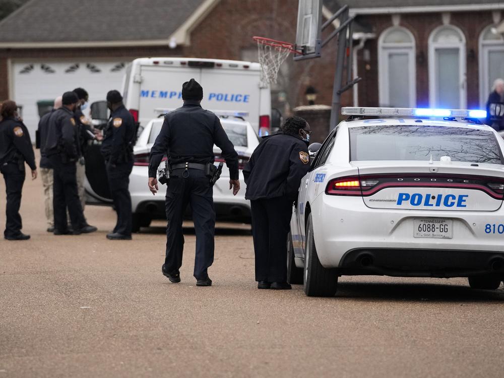 Memphis police officers work a crime scene in 2023. A new report says that 