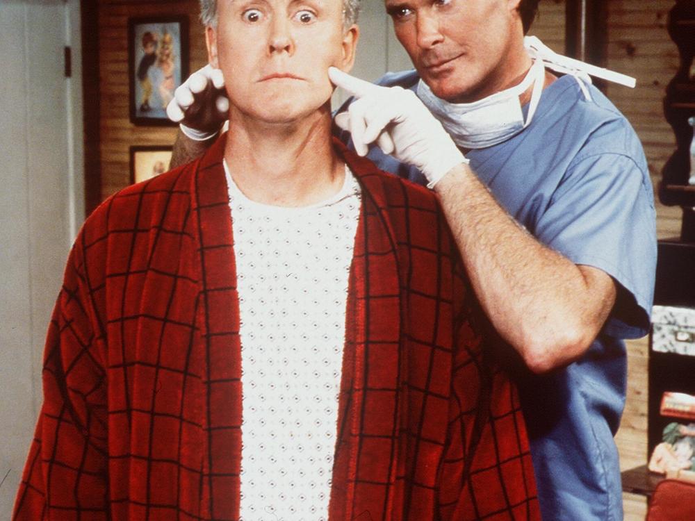 John Lithgow played Dick Solomon, the patriarch of the alien family, in the massively popular TV show <em>3rd Rock from the Sun</em>. He's shown here with guest star David Hasselhoff.