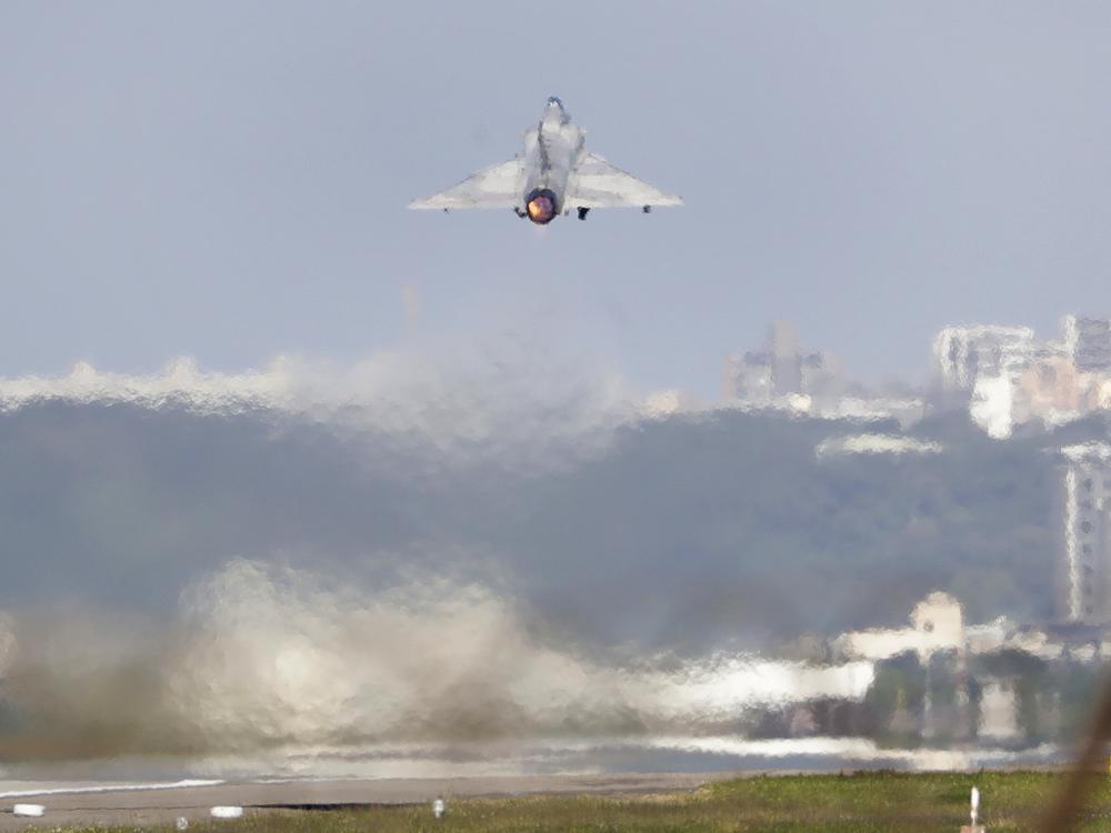 A Taiwan's Mirage 2000 fighter jet takes off at an airbase in Hsinchu, northern Taiwan, Tuesday, Dec. 10, 2024, as Taiwan's Defense Ministry said it detected Chinese naval ships and military planes engaged in training. (AP Photo/Chiang Ying-ying)