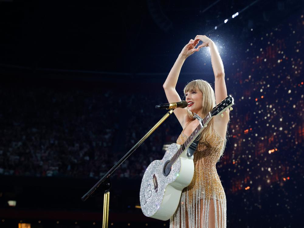 Swift's show pays tribute to the 10 eras of her musical career so far.