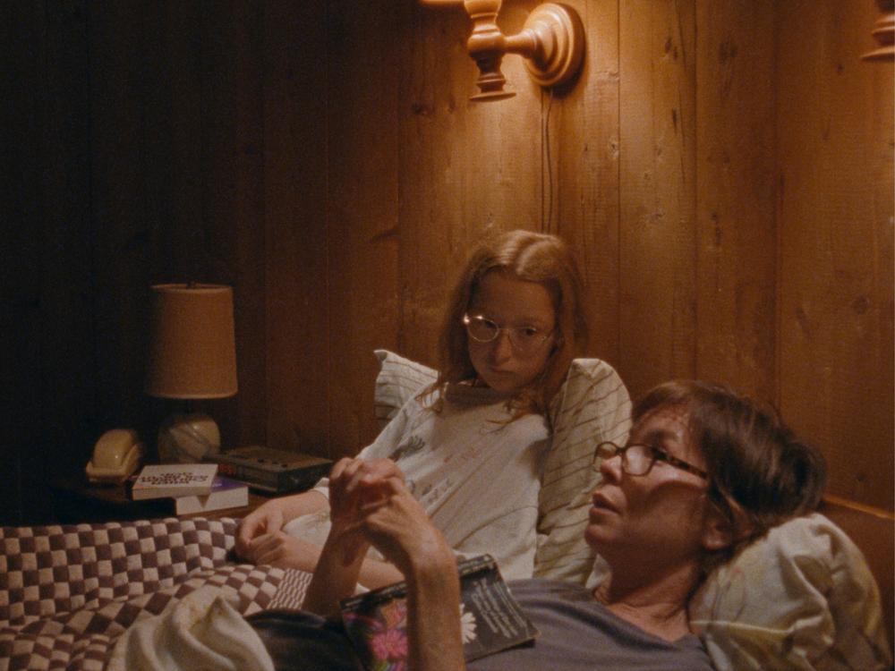 11-year-old Lacy (Zoe Ziegler) and her mom, Janet (Julianne Nicholson), in <em>Janet Planet. </em>