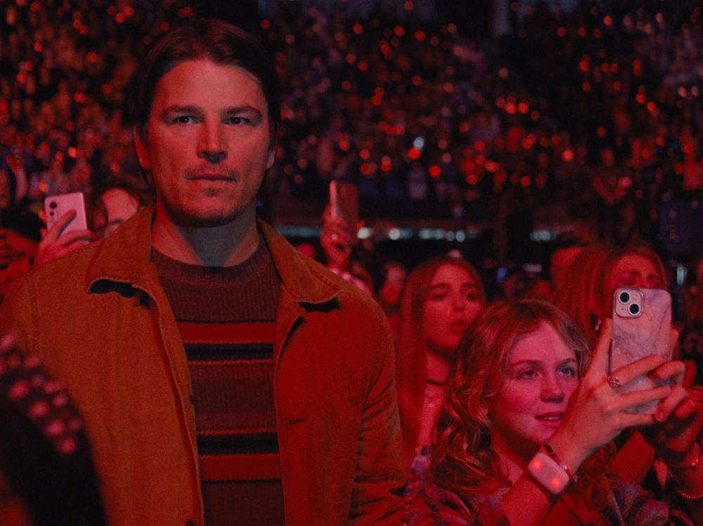 Josh Hartnett as Cooper and Ariel Donoghue as Riley in <em>Trap.</em>