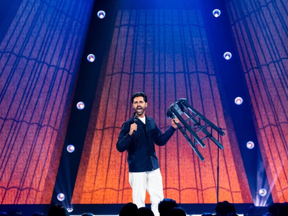 <em>Hasan Minhaj: Off With His Head</em>