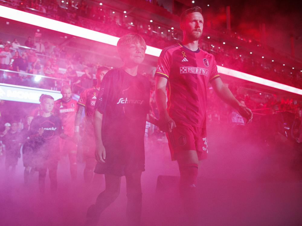 St. Louis City SC goalkeeper Benjamin Lundt walks out to a matchup against Sporting Kansas City on Sept. 28, at CityPark in St. Louis' Downtown West neighborhood.