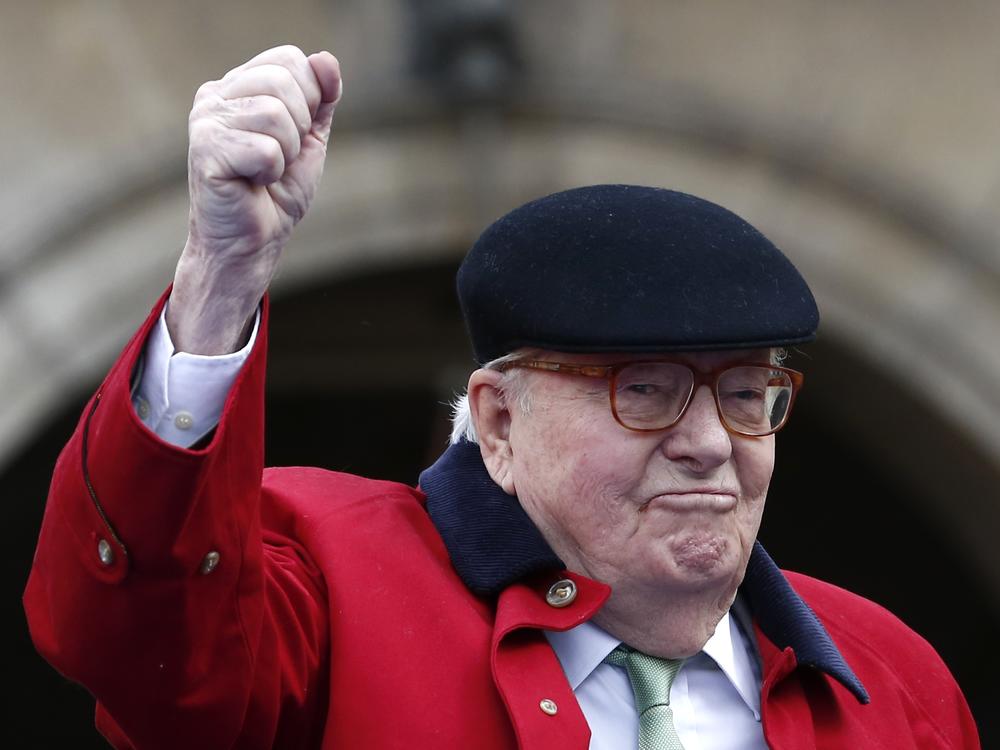 Former far-right National Front party leader Jean-Marie Le Pen clenches his fist at the statue of Joan of Arc in Paris in 2017
