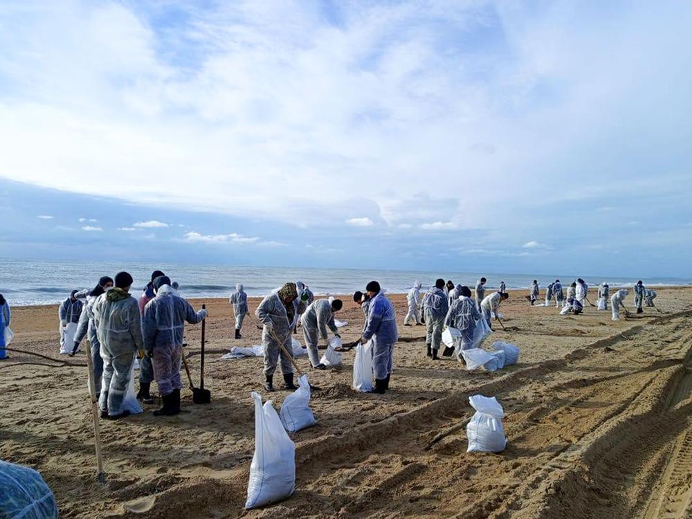 Rescuers and volunteers work to clean up tons of fuel oil that spilled out of two storm-stricken tankers more than two weeks ago in the Kerch Strait, near Anapa in Russia's southern Krasnodar region.