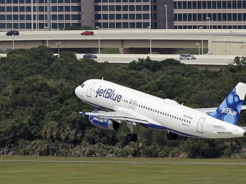 A JetBlue Airways Airbus A320-232 takes off from the Tampa International Airport in Florida on May 15, 2014. Two bodies were found in the landing gear compartment of a JetBlue plane at Fort Lauderdale-Hollywood International Airport on Monday night, the airline said.