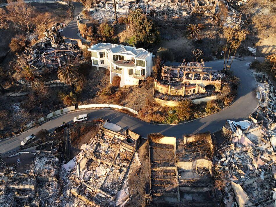 Even in extreme winds and intense heat, some homes remain standing. Fire experts are finding there's a lot homeowners can do to increase the chances a house survives.