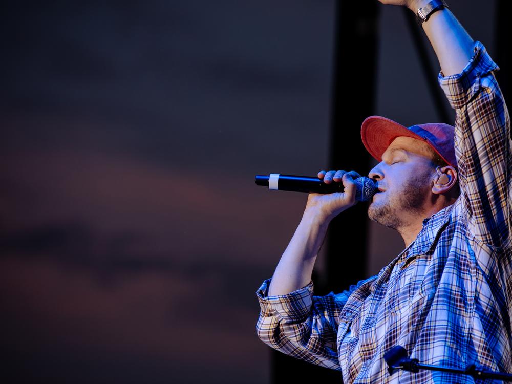 Gavin DeGraw performs at the 2023 Big Machine Music City Grand Prix in Nashville.