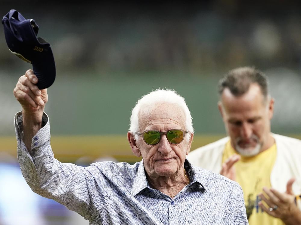 Milwaukee Brewers radio announcer Bob Uecker tips his cap before a baseball game between the Brewers and the Miami Marlins on July 28, 2024, in Milwaukee.