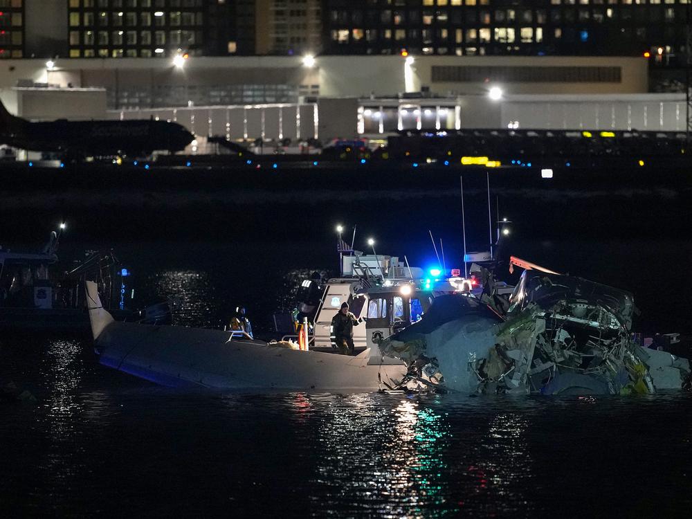 Emergency response units assess airplane wreckage in the Potomac River near Ronald Reagan Washington Airport on January 30, 2025 in Arlington, Virginia. An American Airlines flight from Wichita, Kansas collided with a helicopter while approaching Ronald Reagan National Airport.